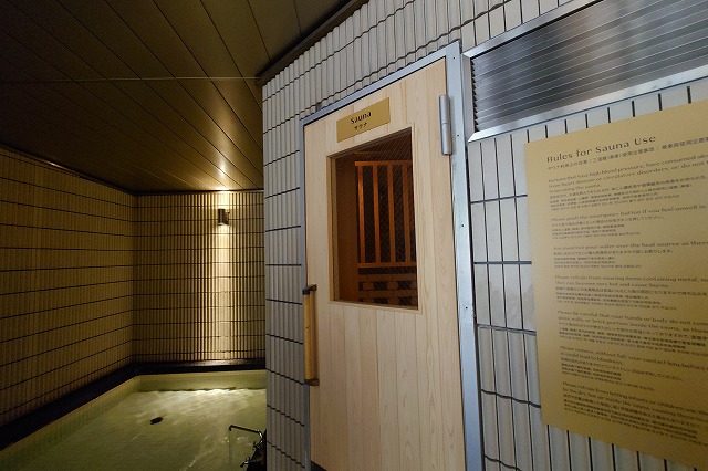 サウナのドア