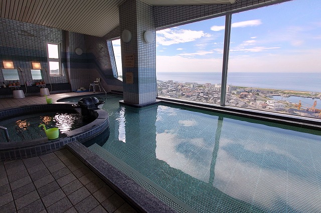 亀の井ホテル淡路島のお風呂からの眺望