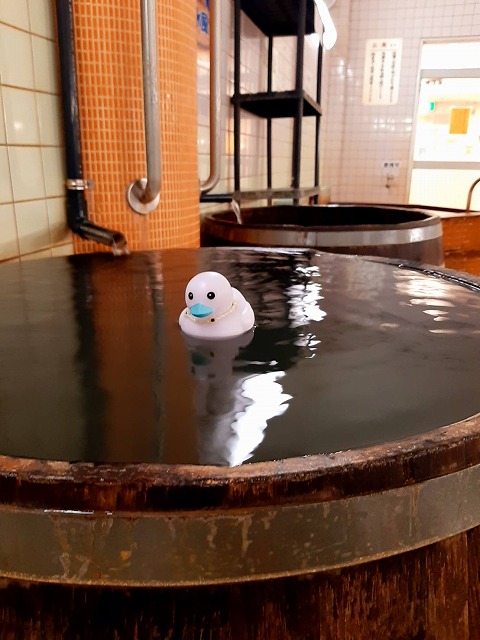 樽風呂とアヒル