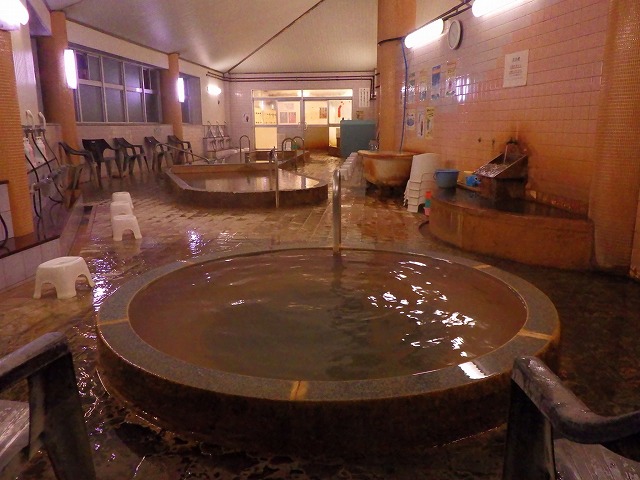 湊山温泉の浴室全体