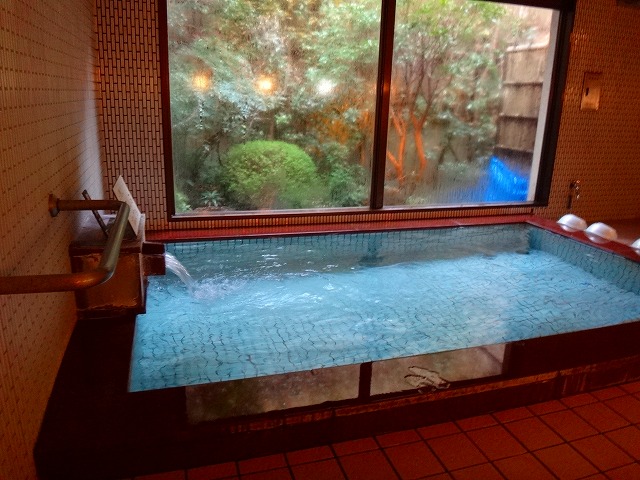 中野屋旅館の温泉浴室