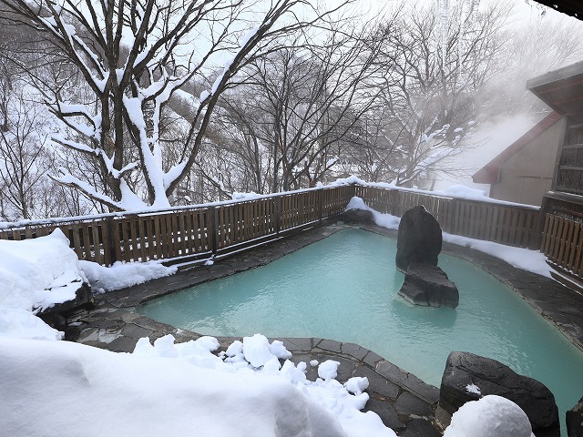 松川温泉峡雲荘の女湯露天風呂