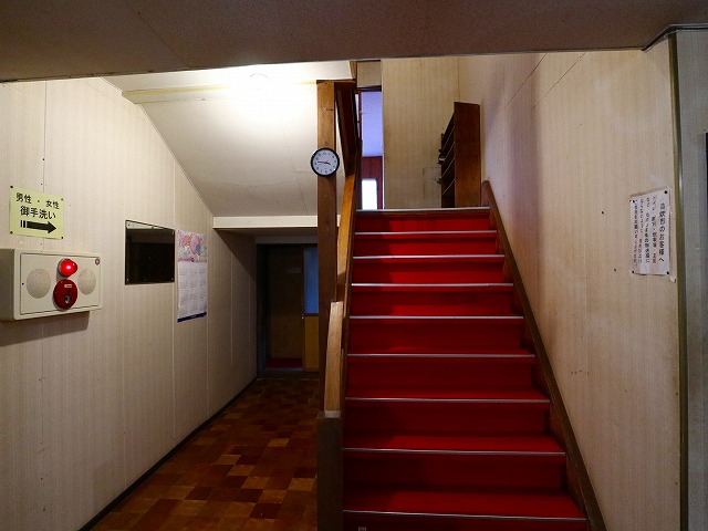 夏油館の階段