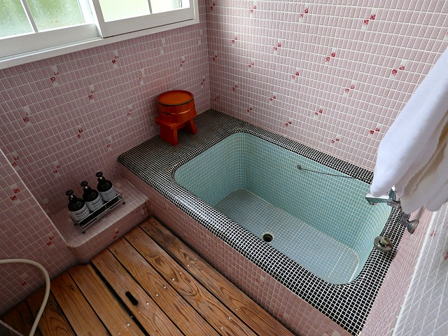 台温泉　やまゆりの宿のレトロタイル部屋付き風呂