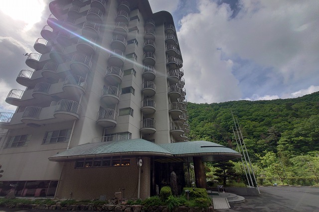 新樺川観光ホテルのエントランス