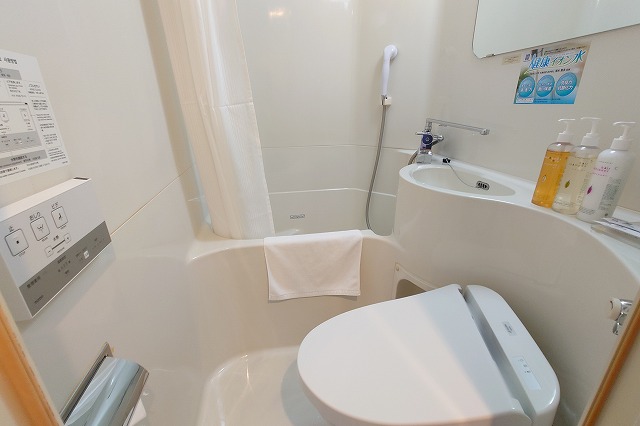 客室のトイレとユニットバス