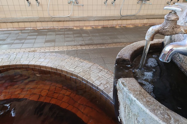 鶴丸温泉の湯口