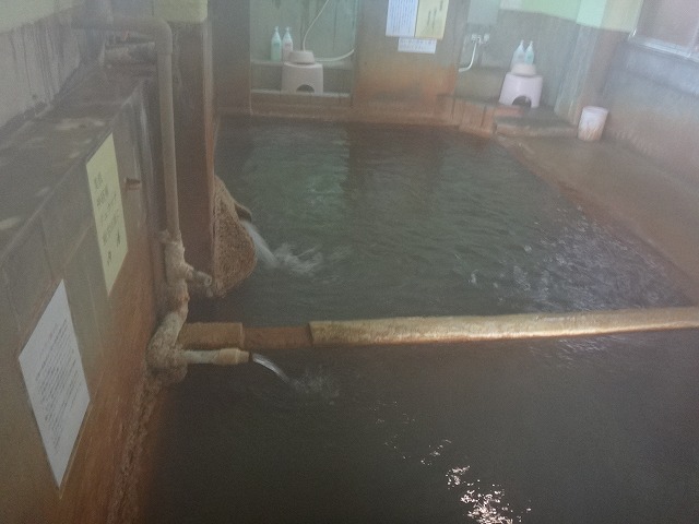 安楽温泉鶴乃湯の二つの浴槽