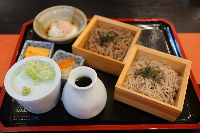 2色箱蕎麦