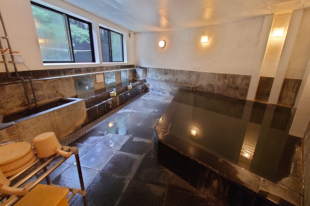 塔ノ沢一の湯本館の男湯