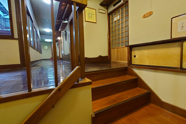 塔ノ沢一の湯本館の館内