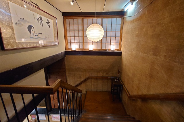 ロビー上の階段