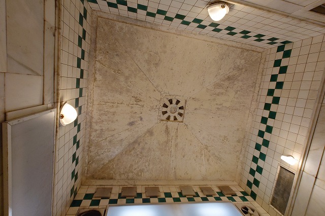 貸切風呂の天井