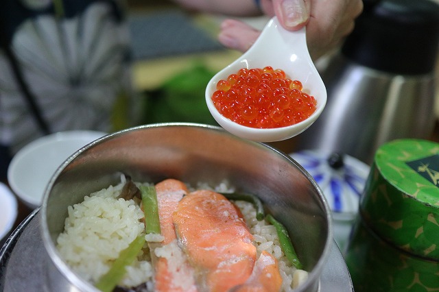 しゃけ釜飯といくら