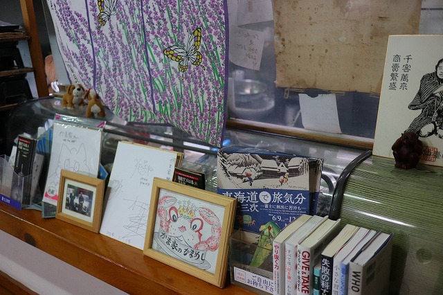 寿司屋の名残の冷蔵ケース