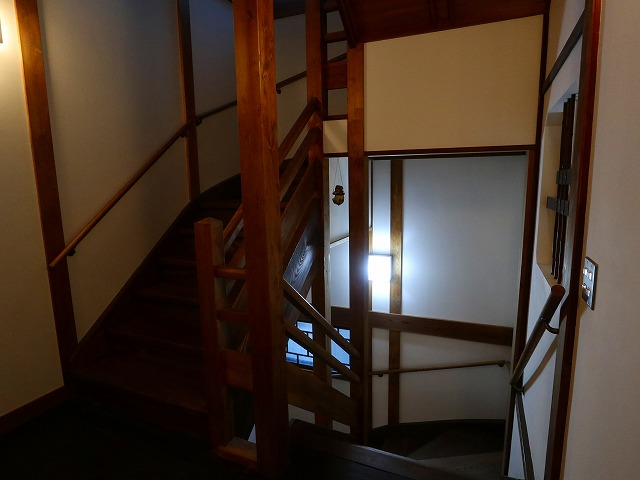 環翠楼別館の階段