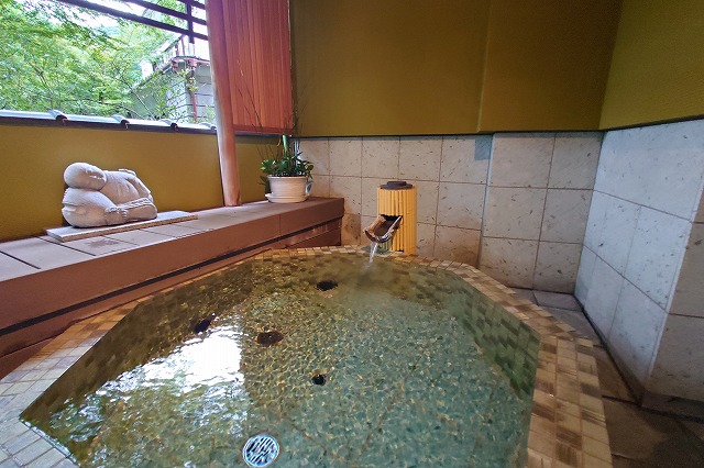 露天風呂の八角風呂