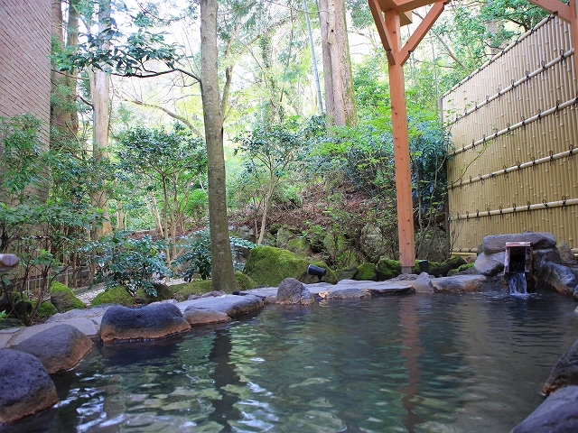 美山楓林の露天風呂
