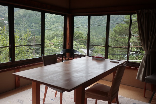 休憩スペースの窓際