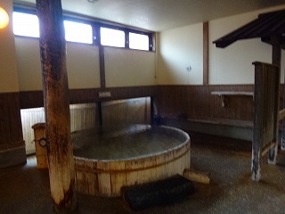 志楽の湯の味噌樽風呂