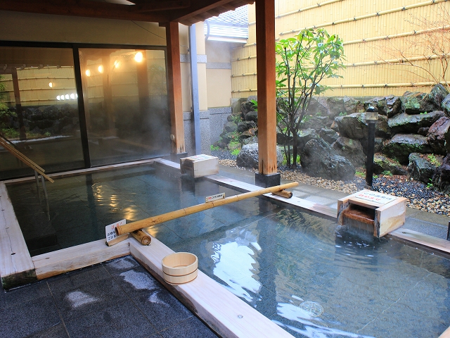 弘法の里湯の露天風呂