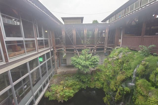 阿蘇白水温泉瑠璃の中庭の池