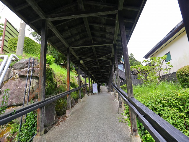 竹の倉山荘の玄関までのアプローチ