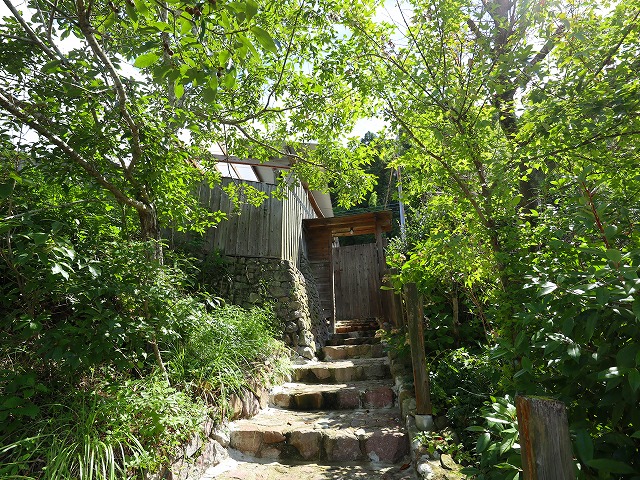 岳の湯露天風呂の階段