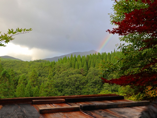 露天風呂から見る虹