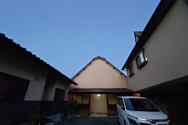 別館の外観正面から