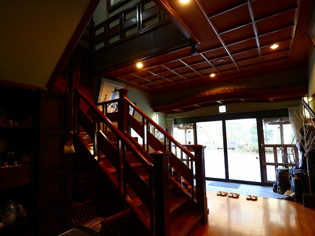 鎌先温泉　最上屋旅館の階段