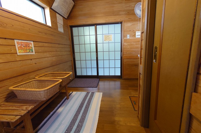 楓の湯の脱衣所