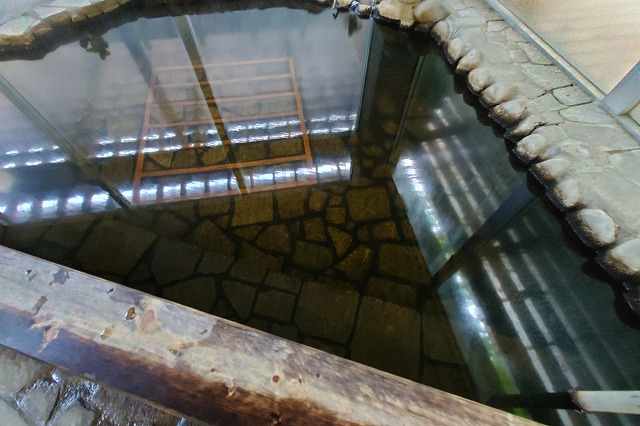 モールカラーの温泉