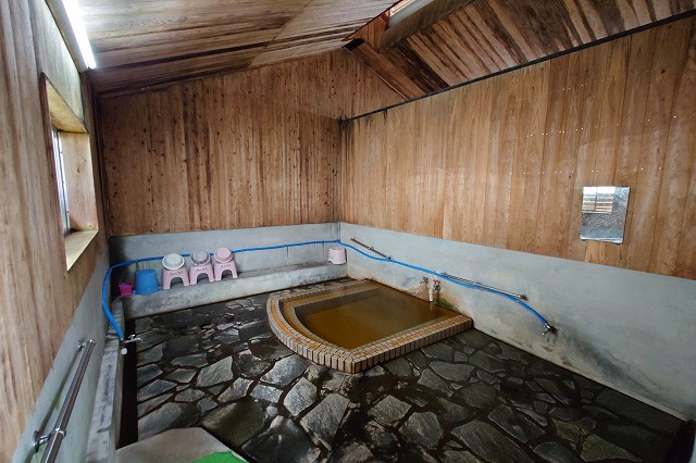 岡松温泉の浴室
