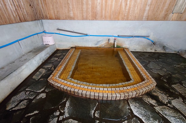 岡松温泉の浴槽