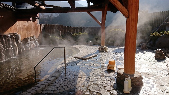 いいやま湯滝温泉の露天風呂