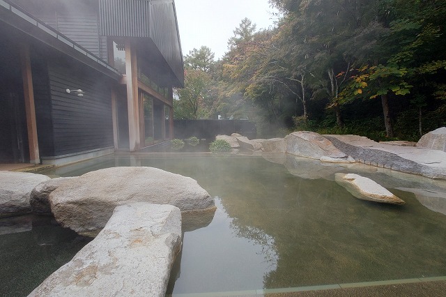 トンボの湯の露天風呂