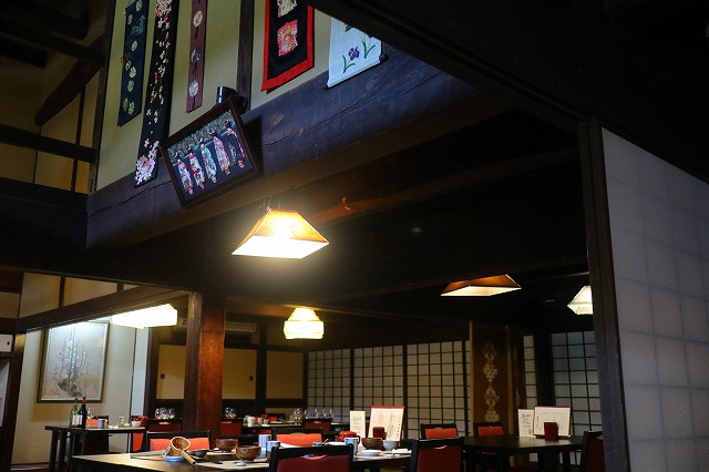 はりこし亭の館内