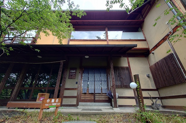 駐車場側からの入り口