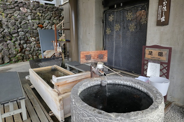 野沢温泉ホテルの足湯と飲泉所