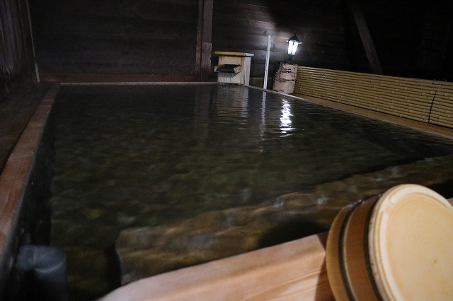 檜の湯の露天風呂