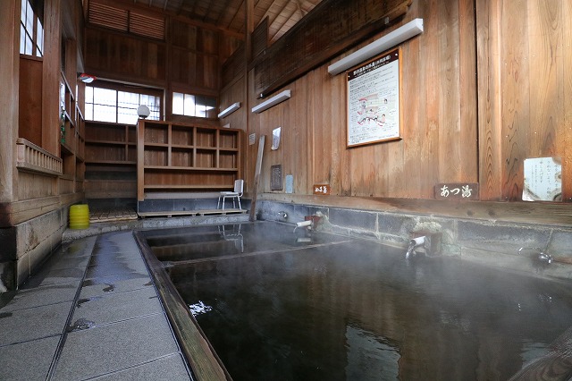 野沢温泉大湯の浴室