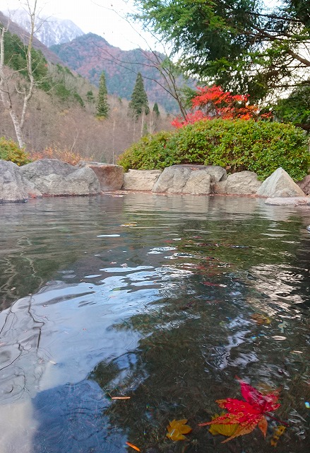 仙人閣の露天風呂と紅葉