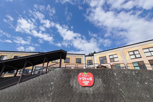 トマトの国のロゴ