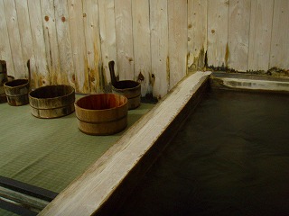 安曇野山荘せきえいの浴室と桶
