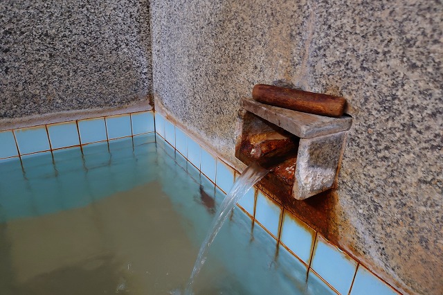 綿の湯の湯口