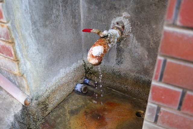 松の湯の温泉蛇口