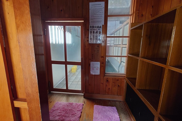 目洗湯の脱衣所