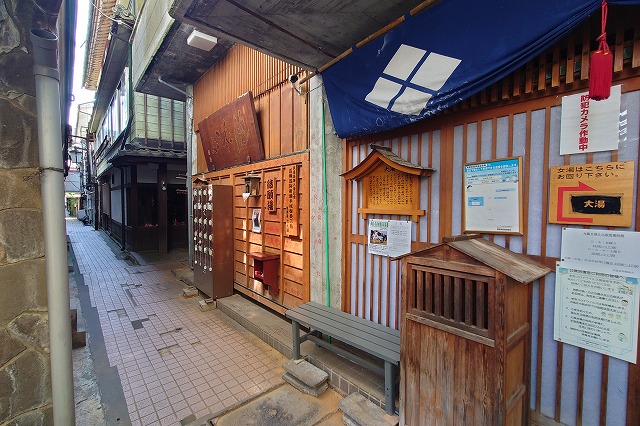 渋大湯の男湯側の外観