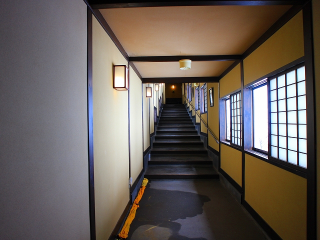 小梨の湯笹屋の階段